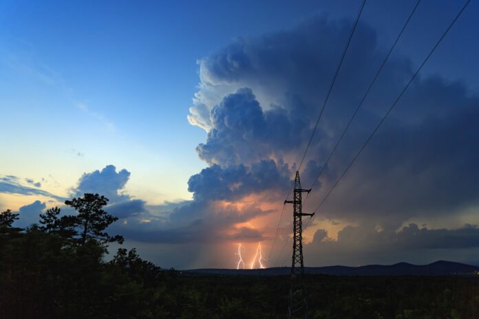 Storm-and-Powerlines-Photo-min