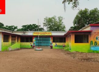 गोठणगाव जि.प. शाळेतील मुख्याध्यापकाचा बेजबाबदार कारभार ; शिकवायचे सोडून विद्यार्थ्यांना जुंपतात कामाला