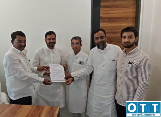 अकोला स्थानकासाठी चार एक्सप्रेस गाड्यांच्या थांब्याची मागणी; खासदार अनूप धोत्रे यांना निवेदन akola news