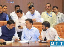 सरकारला आंदोलनापुढे झुकावेच लागले! मुख्यमंत्र्यांसोबत रविकांत तुपकरांच्या शिष्टमंडळाची निर्णायक बैठक; कर्जमाफीच्या जाचक अटी बदलण्याचे आश्वासन, ३५ मागण्यांवर सविस्तर चर्चा