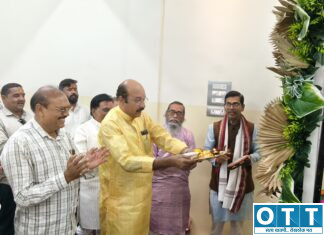 आ. रणधीर सावरकर यांच्या जनसंपर्क कार्यालयात गणरायाची स्थापना