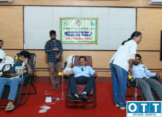 NSS स्वयंसेवकांचे रक्तदान; प्रा. डॉ. गिरीश जेऊघाले यांचे ४४वे रक्तदान ठरले प्रेरणादायी