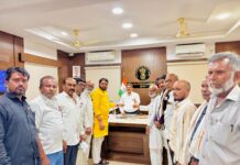 धरणांत ७० टक्क्यांहून अधिक पाणी असेल, तर उभ्या पिकांना दोन वेळा पाणी द्या : रविकांत तुपकर